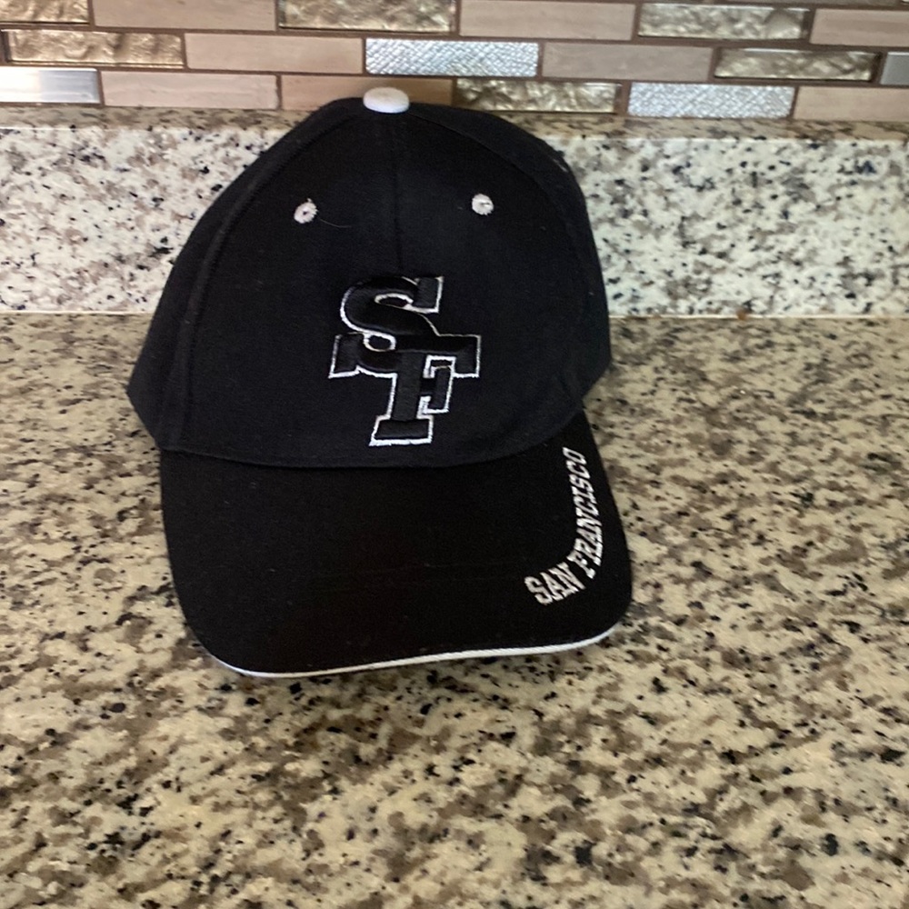 I don’t want it I want to give it Brand Lanza hat color black & white